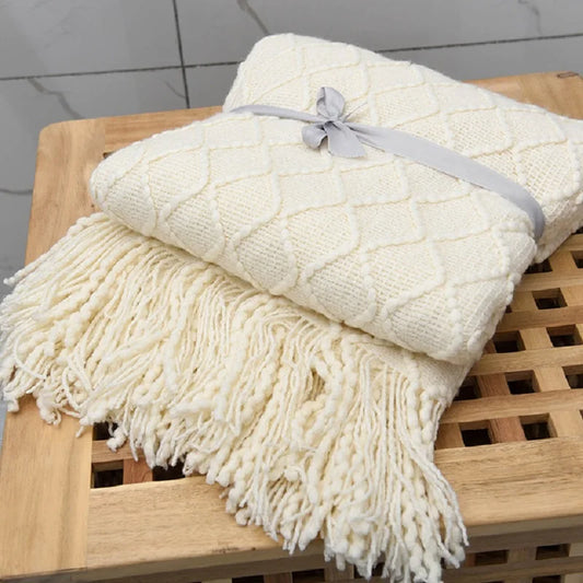 Cozy Plaid Knitted Blanket with Fringe – 100% Acrylic, Available in 20 Vibrant Colors - ELISERIE