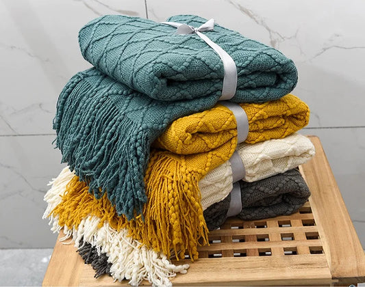 Cozy Plaid Knitted Blanket with Fringe – 100% Acrylic, Available in 20 Vibrant Colors - ELISERIE